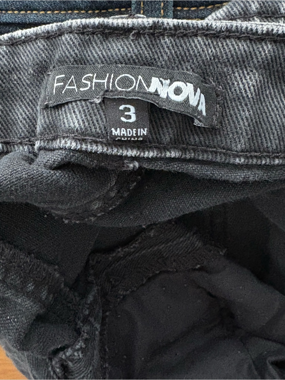 Fashion Nova Black High-Rise Ripped Mom Jeans size: 3 - Picture 10 of 10